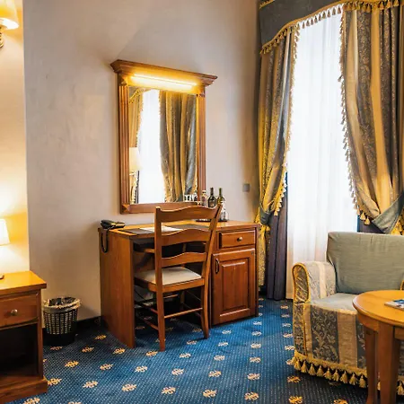 Italia Hotel 4*